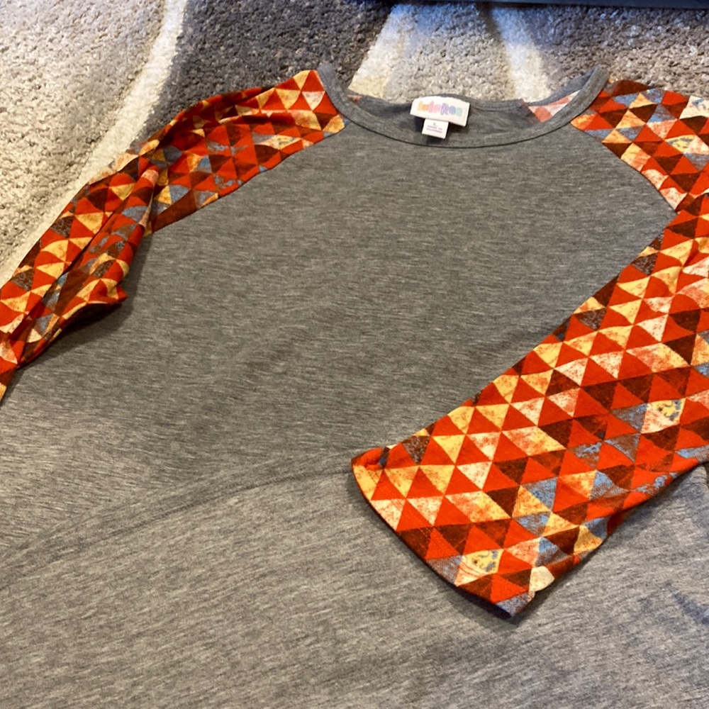 Lulu roe. Lg. Gray. T shirt material. Curved tail. Multi colored long sleeves.
